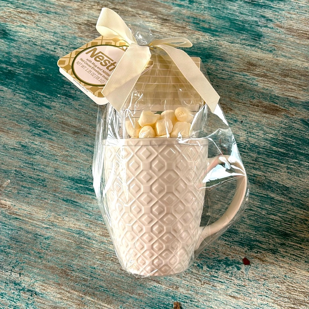 NWT; Nestle Mug & Gift Set - Hot Cocoa Mix and Marshmallows